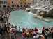  La Fontaine de Trévi et la foule